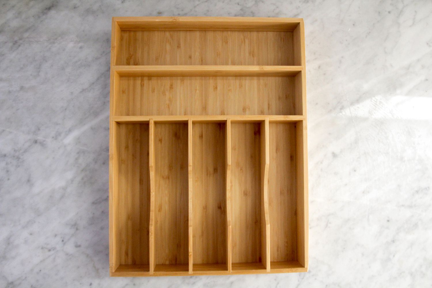 the umilife organizer on a grey surface