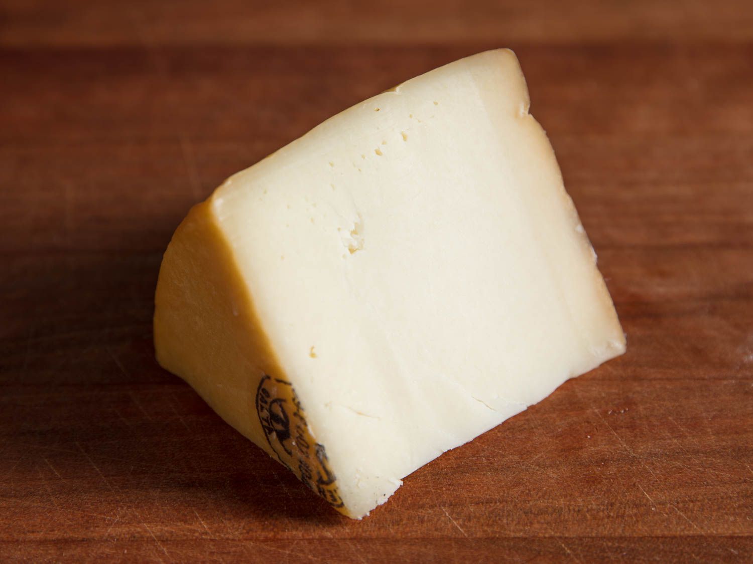 A wedge of Idiazábal cheese.