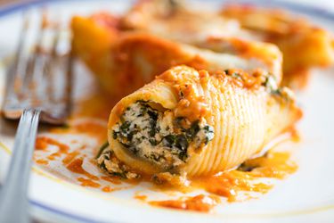 20161219-stuffed-shells-vicky-wasik-16.jpg