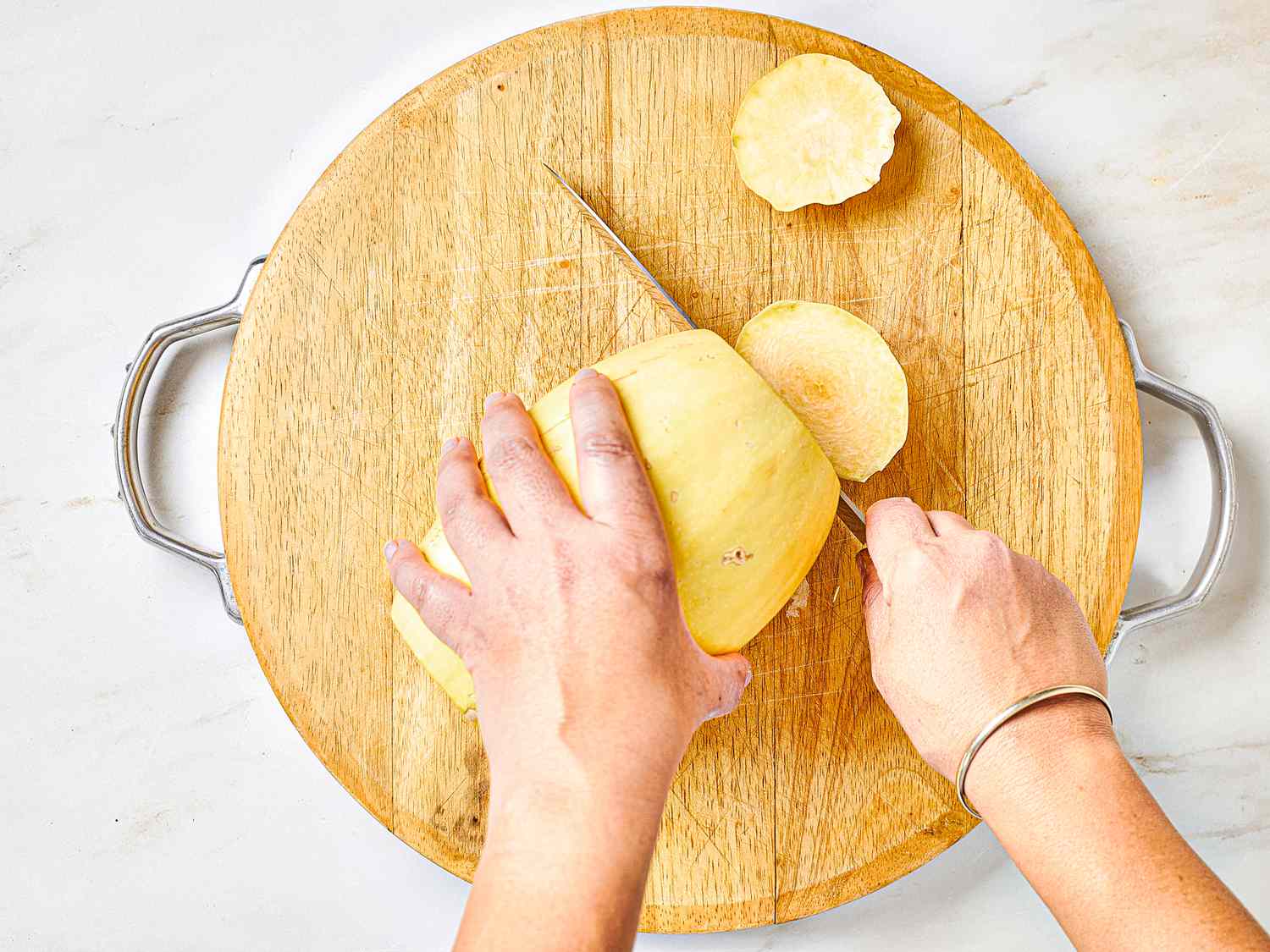 Cutting ends off of spaghetti squash