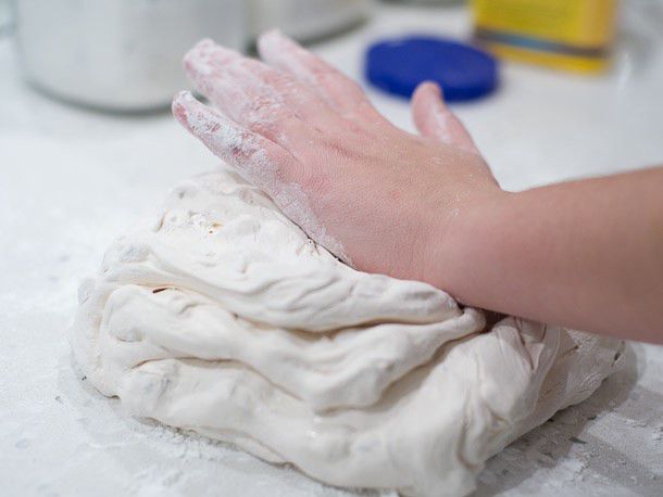 The meringue is kneaded on the work surface.