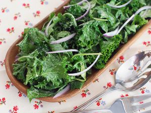 20131108-bitter-greens-salad-with-sesame-dressing-01.jpg
