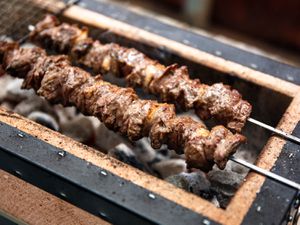 20190618-grilled-arrosticini-lamb-skewers-vicky-wasik-2