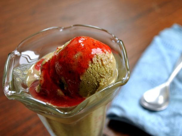 20110408-145937-pistachio-strawberry-gelato.JPG