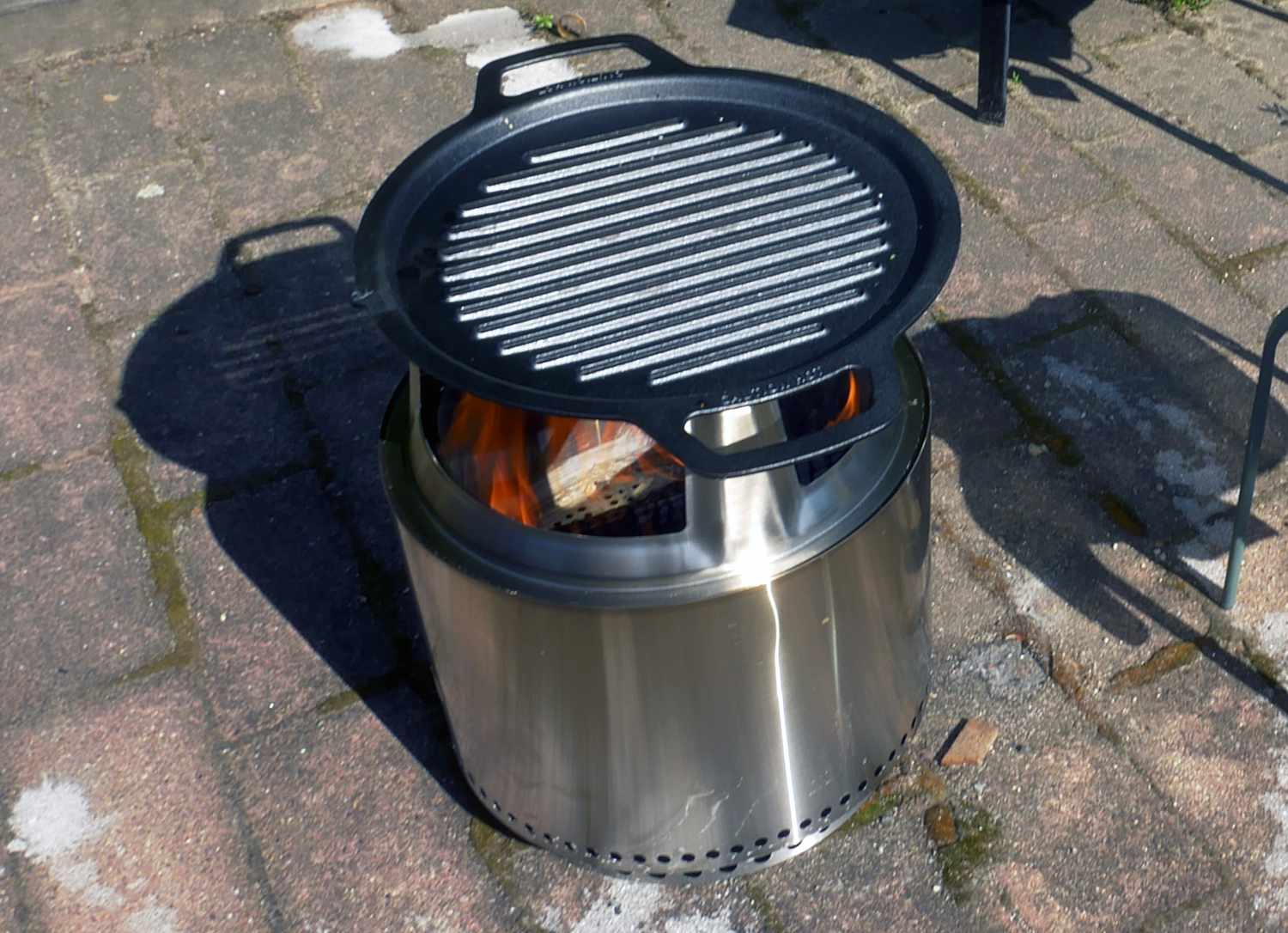 solo stove with hub and grill grate 