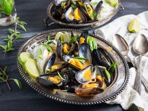 20160723-Mussels-Thai-Red-Curry-Broth-Rice-Noodles-emily-matt-clifton-13.jpg
