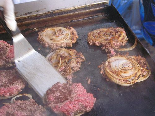 20090917-onion-burgers-perlow.jpg