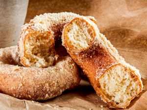 Apple cider doughnuts