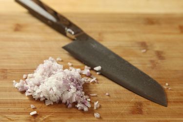 20170131-shallots-knife-skills-primary.jpg