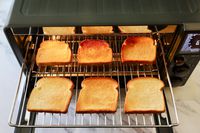 Six pieces of toast on the Breville Joule's rack.