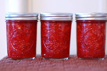 20120325-197738-preserved-strawberry-kiwi-jam-primary.jpg