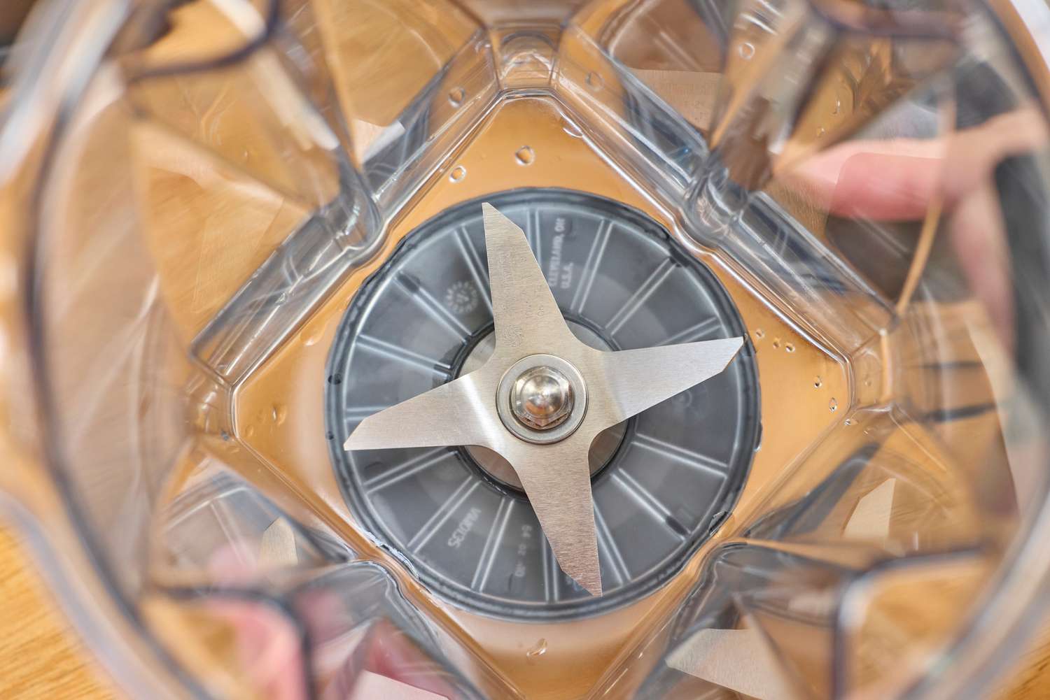 An overhead view of the Vitamix 5200 Professional-Grade Blender blade