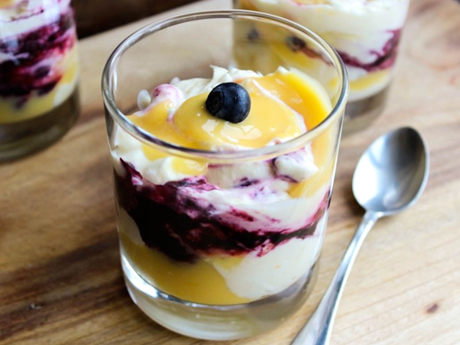 20140621-lemon-blueberry-fool-1-yvonne-ruperti.jpg