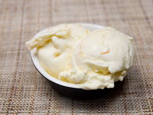 20130726-lemon-ice-cream.jpg