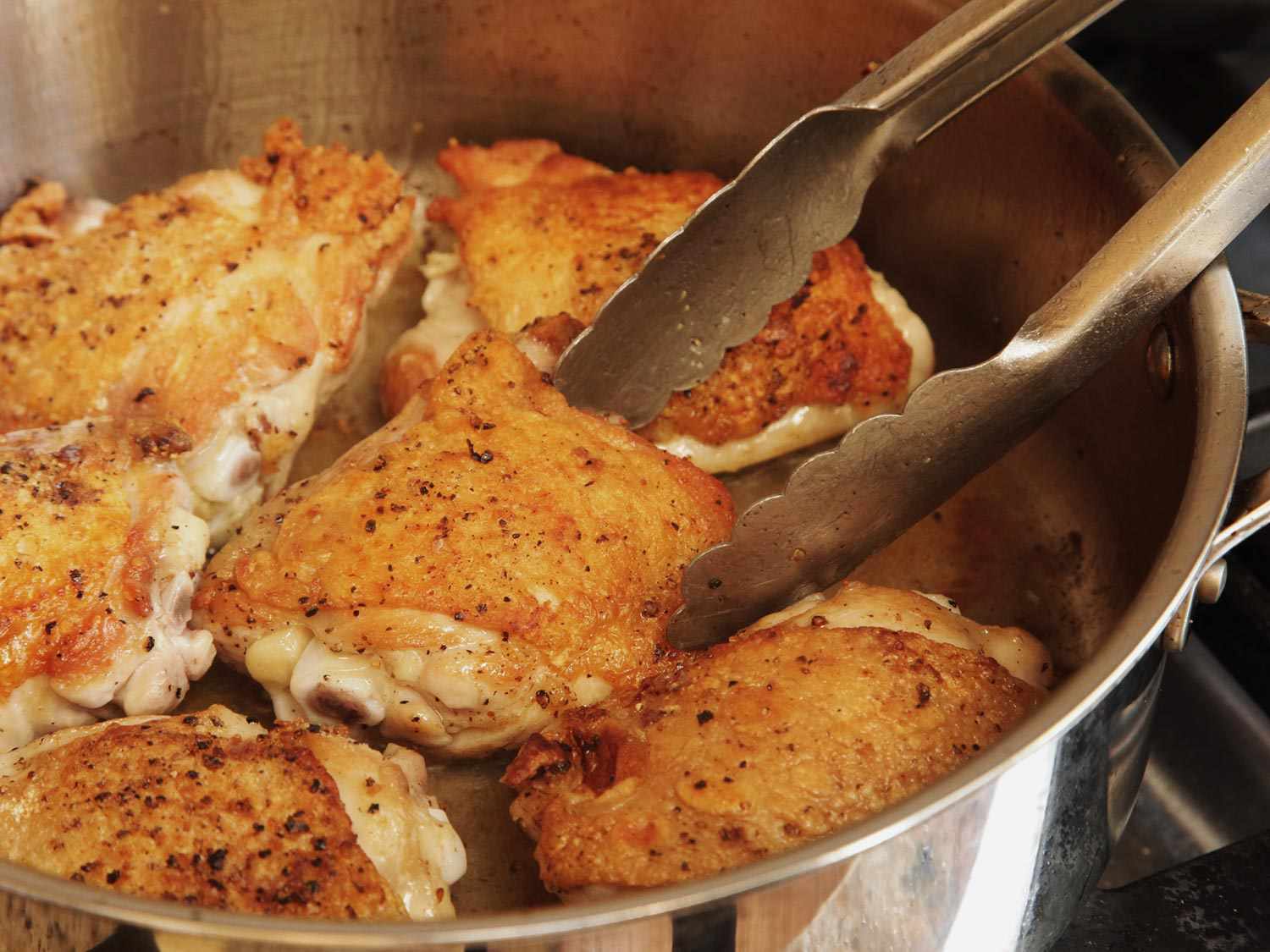 Braised chicken thighs with crispy skin