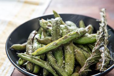 Broiled fava beans with dill and garlic salt
