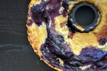 20120802-wakeandbake-blueberry-marble-coffee-cake.JPG