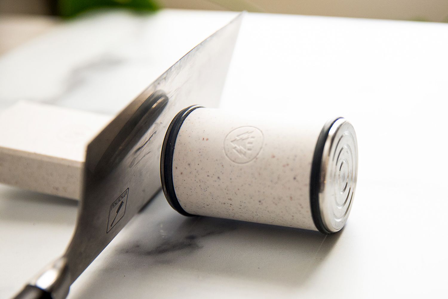 HORL 3 Cruise Knife Sharpener sharpening a knife