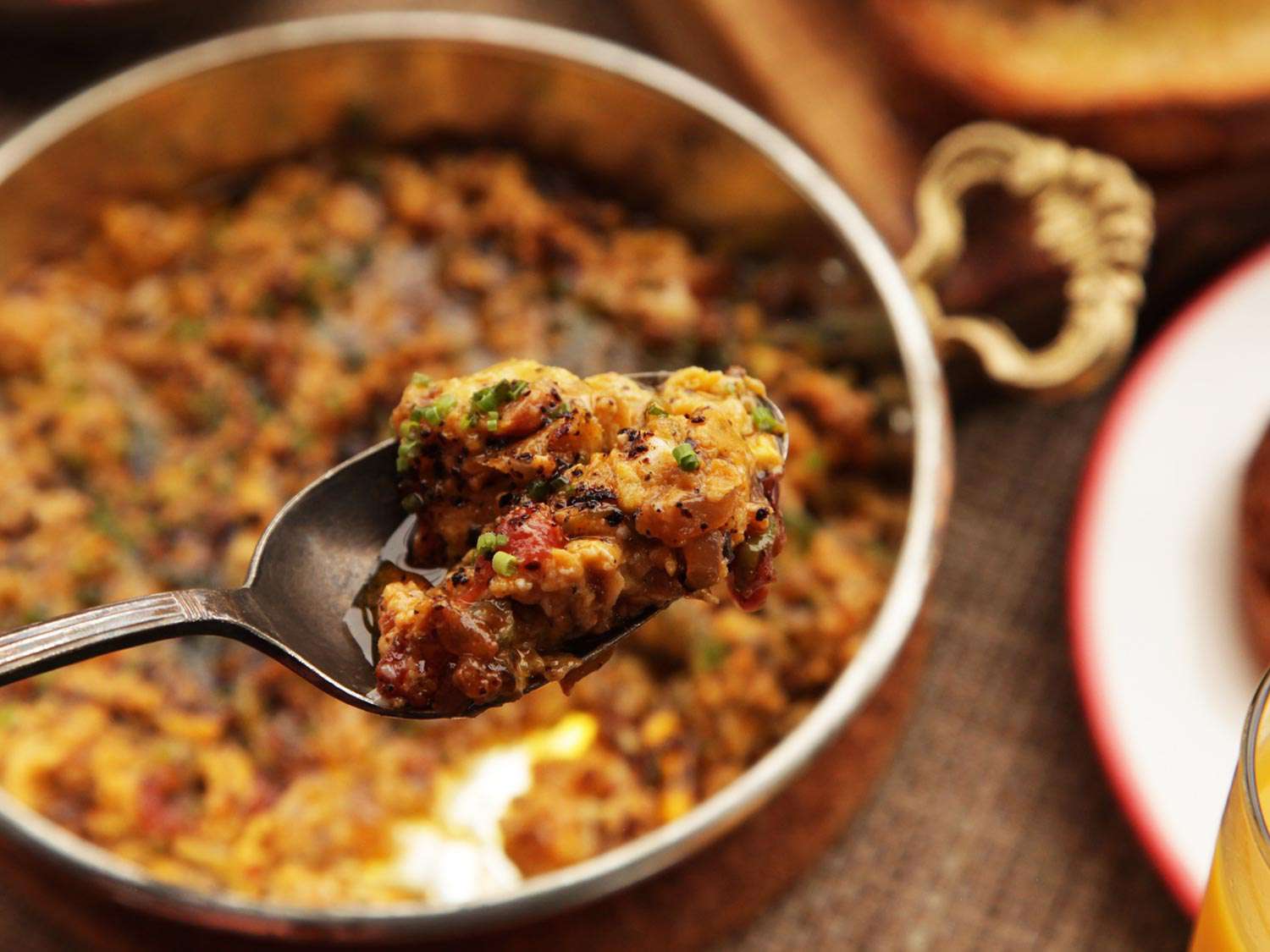 Dishing up menemen out of sahan