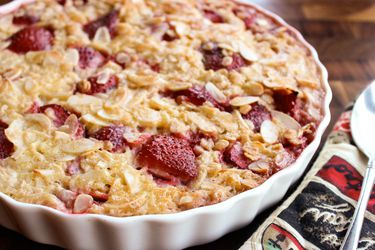 20140805-strawberry-baked-oatmeal.1-yvonne-ruperti-hires.jpg
