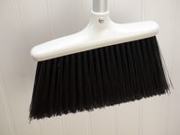 closeup of oxo broom head