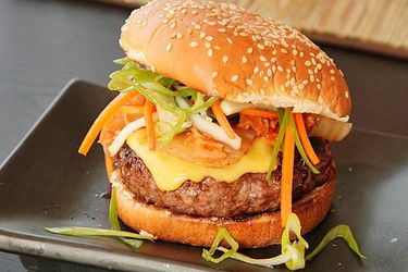 Barbecue Kim-cheese burgers