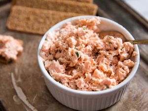 A bowl of easy-to-make salmon rillettes served with crackers.