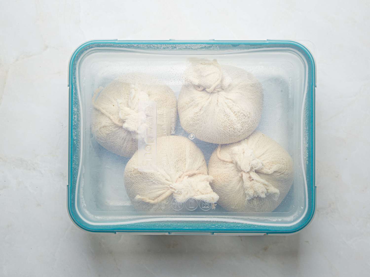 Overhead view of topik step