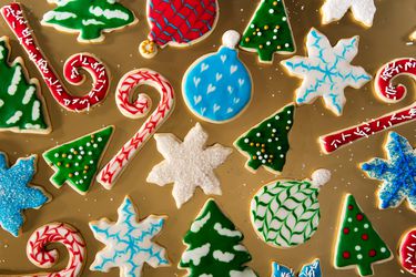 20161207-holiday-cookie-decorating-icing-sugar-cookies-vicky-wasik-1-4.jpg