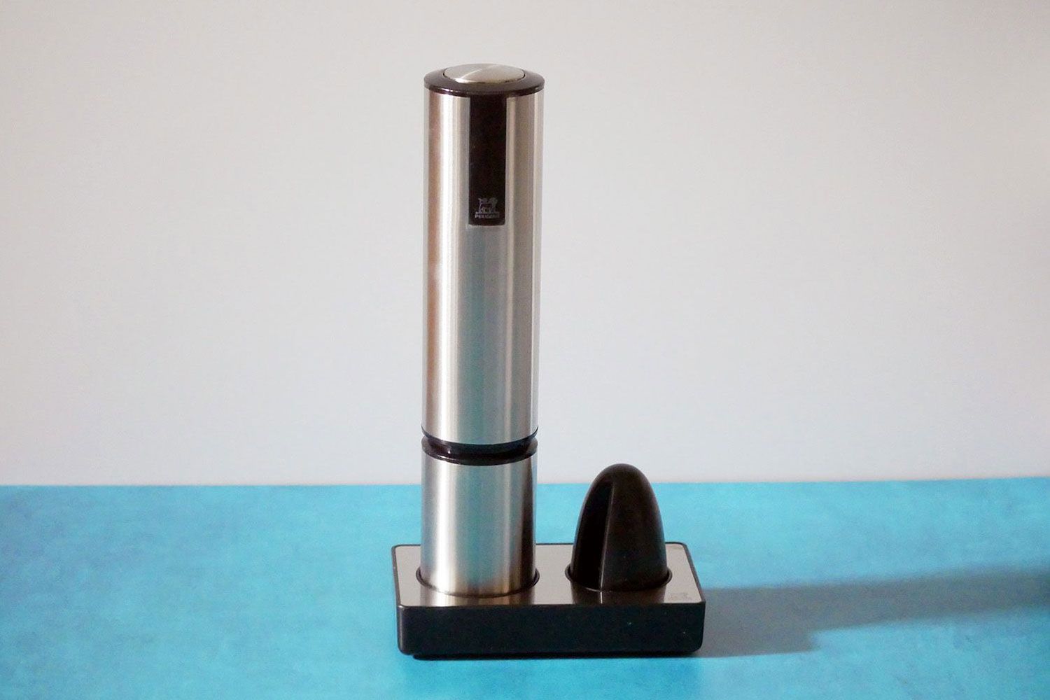 the peugeot elis corkscrew in its sand with the foil cutter