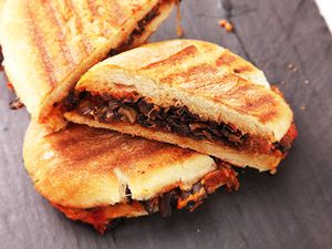 201402130-mushroom-onion-sandwich-vegan-recipe-7.jpg