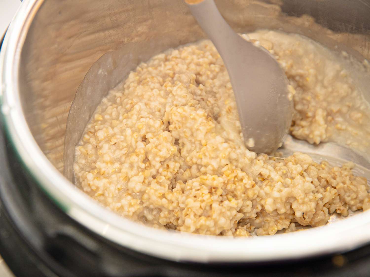 Stirring cooked oatmeal in pressure cooker