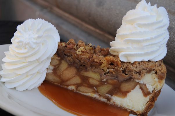 Dutch Caramel Apple Streusel Cheesecake