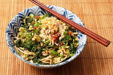 20120826-spicy-noodles-with-spinach-recipe-1.jpg