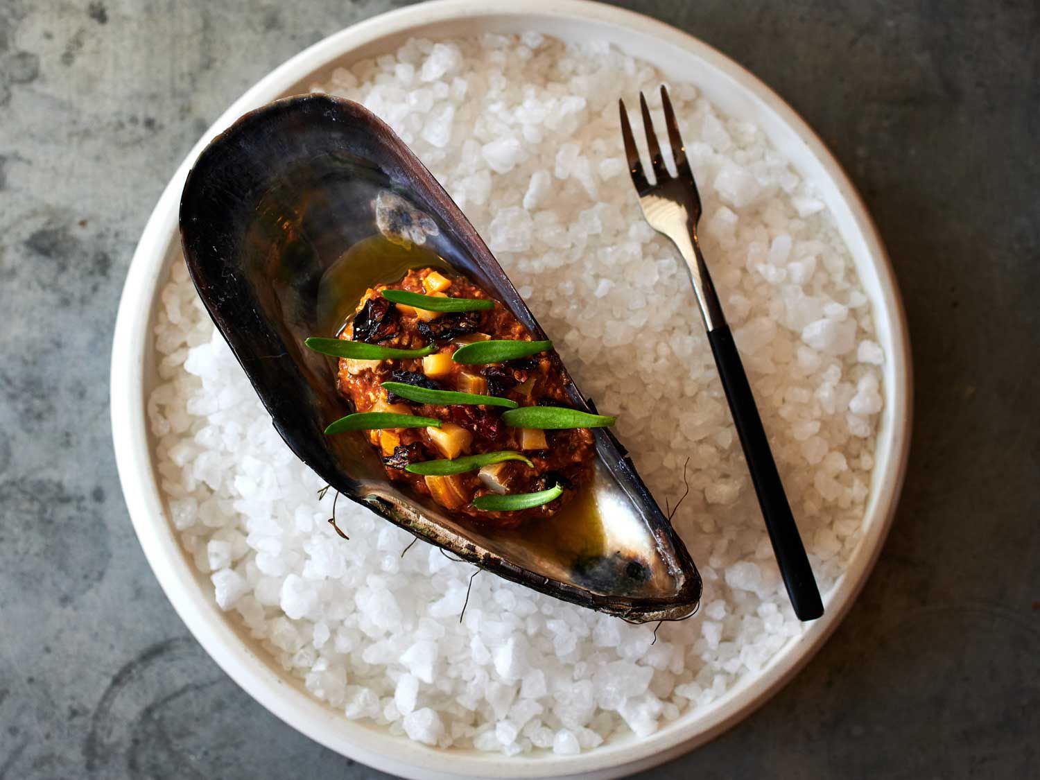 A mussel appetizer served at Erizo