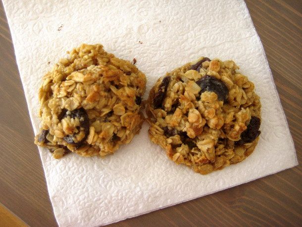 20111107-cookiemonster-chocolatecherryoatmealcookies.JPG