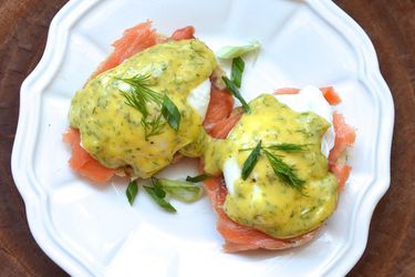 282596-20140215-smoked-salmon-eggs-benedict-dill-hollandaise.JPG