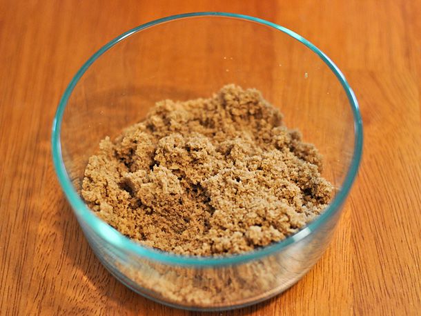 Cayenne pepper and sugar in a small bowl.