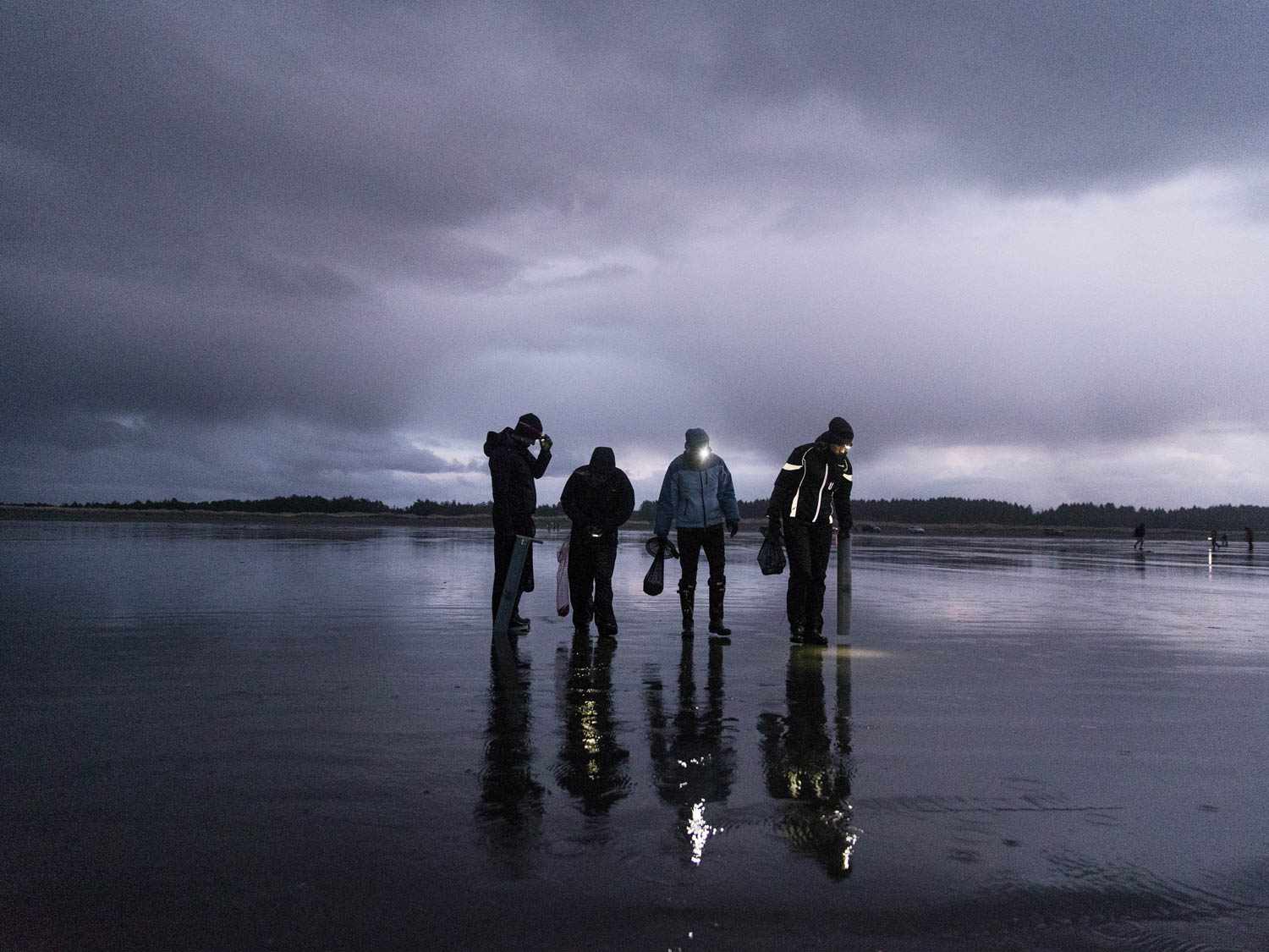 20180414-pacific-razor-clamming-chris-low-10