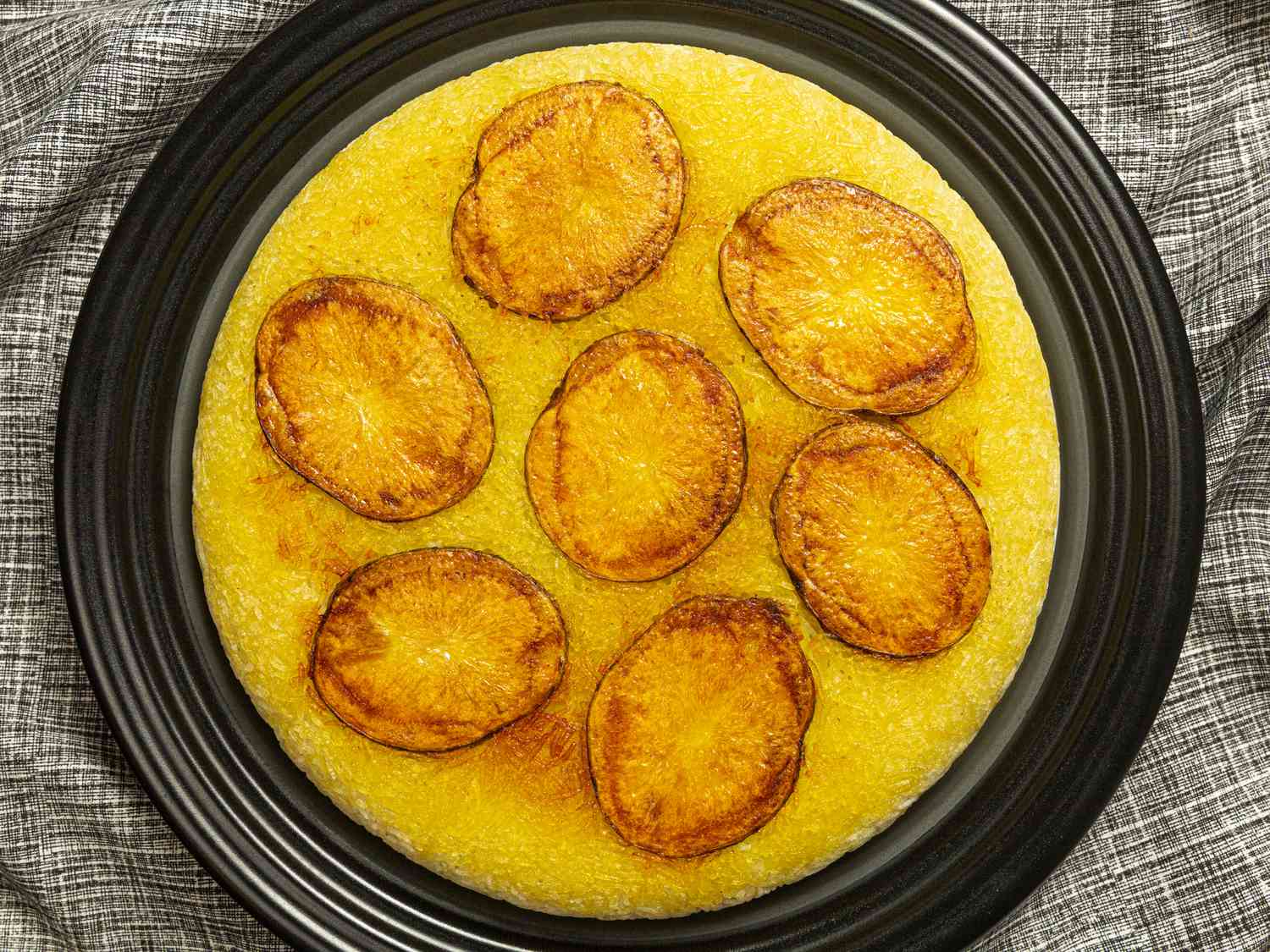 Overhead view of a potato tahdig