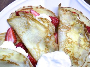 20130406-246470-sunday-brunch-crepes-strawberries-cream.jpg