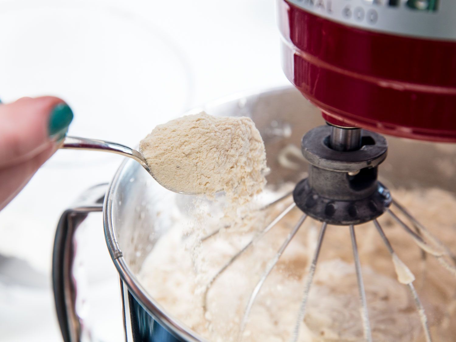 adding freeze-dried banana powder to buttercream