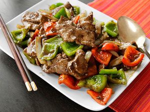 Chinese pepper steak, served on a rectangular platter.