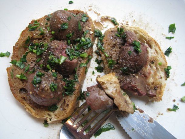 Deviled kidneys on toast 