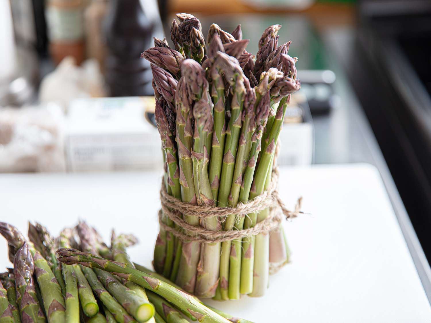 Side view of a bunch of asparagus 