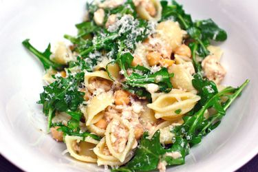 pasta shells with chickpeas and arugula