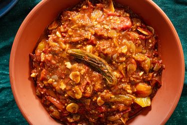 Galayet Bandora dish in a brown bowl on a table