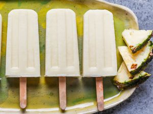 20200824-boozy-pina-colada-popsicles-vicky-wasik-1