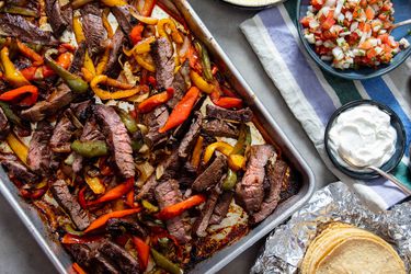 20200106-sheet-pan-skirt-steak-fajitas-vicky-wasik6