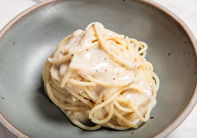 Cacio E Pepe on a serving plate